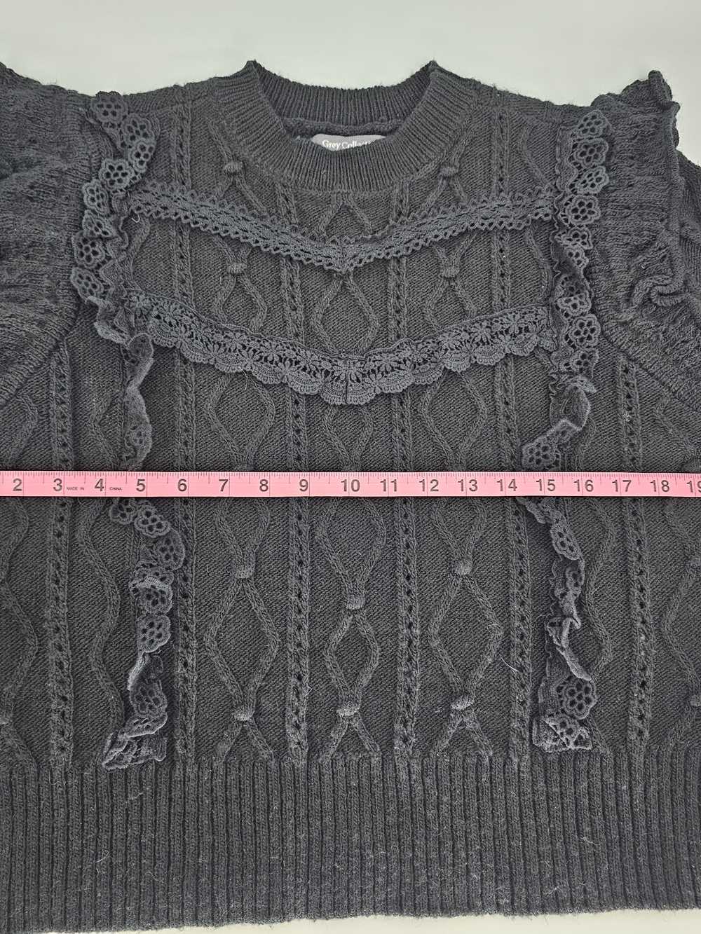Black cable knit lace ruffle sweater - Picture 5 of 9
